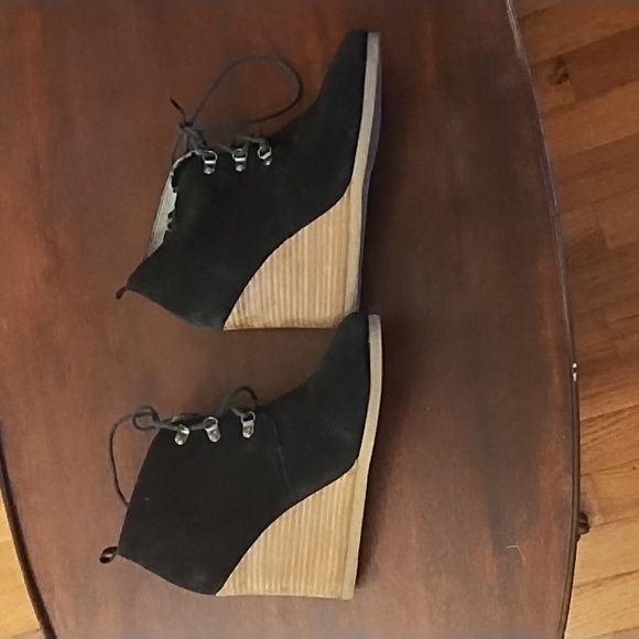 Y2K Express Vintage Black Suede Ankle Wedge Laced Boots in Size 10 M - Picture 4 of 8